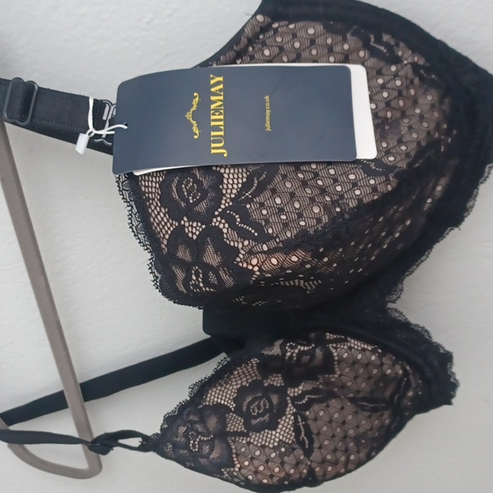 Black Lace Underwire Bra - Picture 2 of 7